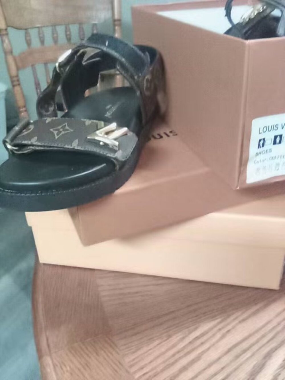 Lv Sandals